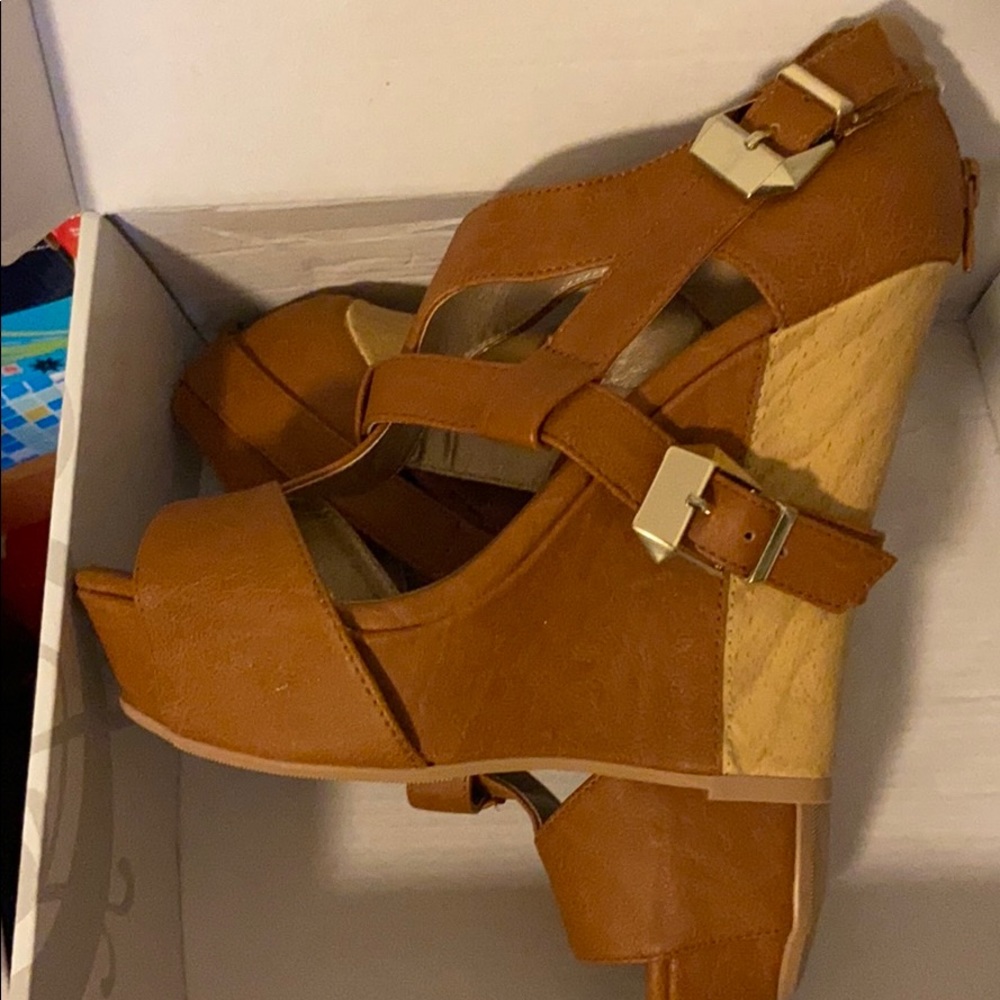 Shoe - Picture 2 of 2